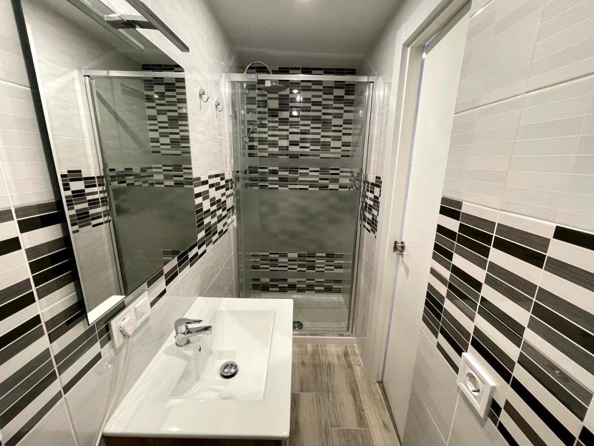 Sant Adria Beach Apartment Wi-Fi Parking Free ซานต์อาเตรียเดเบซอซ ภายนอก รูปภาพ