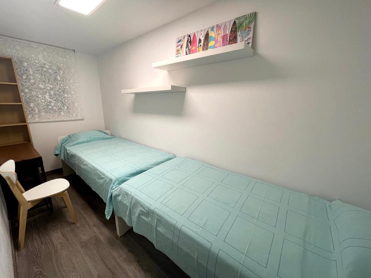 Sant Adria Beach Apartment Wi-Fi Parking Free ซานต์อาเตรียเดเบซอซ ภายนอก รูปภาพ