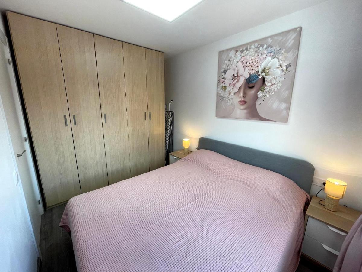 Sant Adria Beach Apartment Wi-Fi Parking Free ซานต์อาเตรียเดเบซอซ ภายนอก รูปภาพ