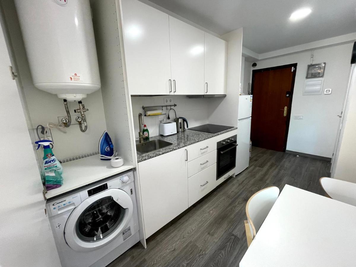 Sant Adria Beach Apartment Wi-Fi Parking Free ซานต์อาเตรียเดเบซอซ ภายนอก รูปภาพ